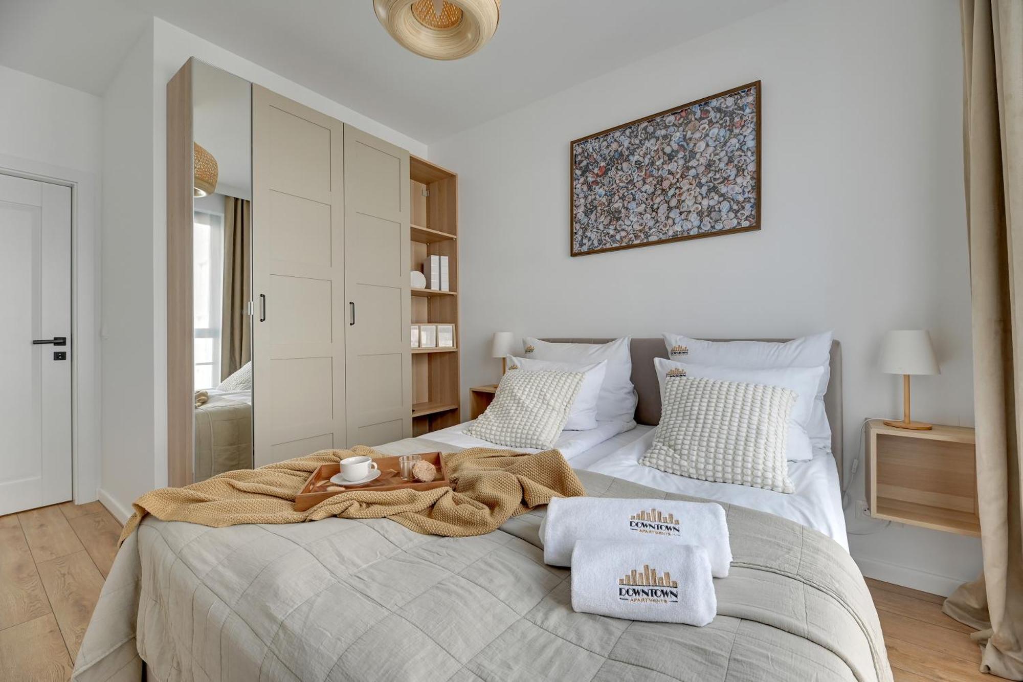 Doki Living - Foodhall & Parking By Downtown Apartments Danzica Esterno foto