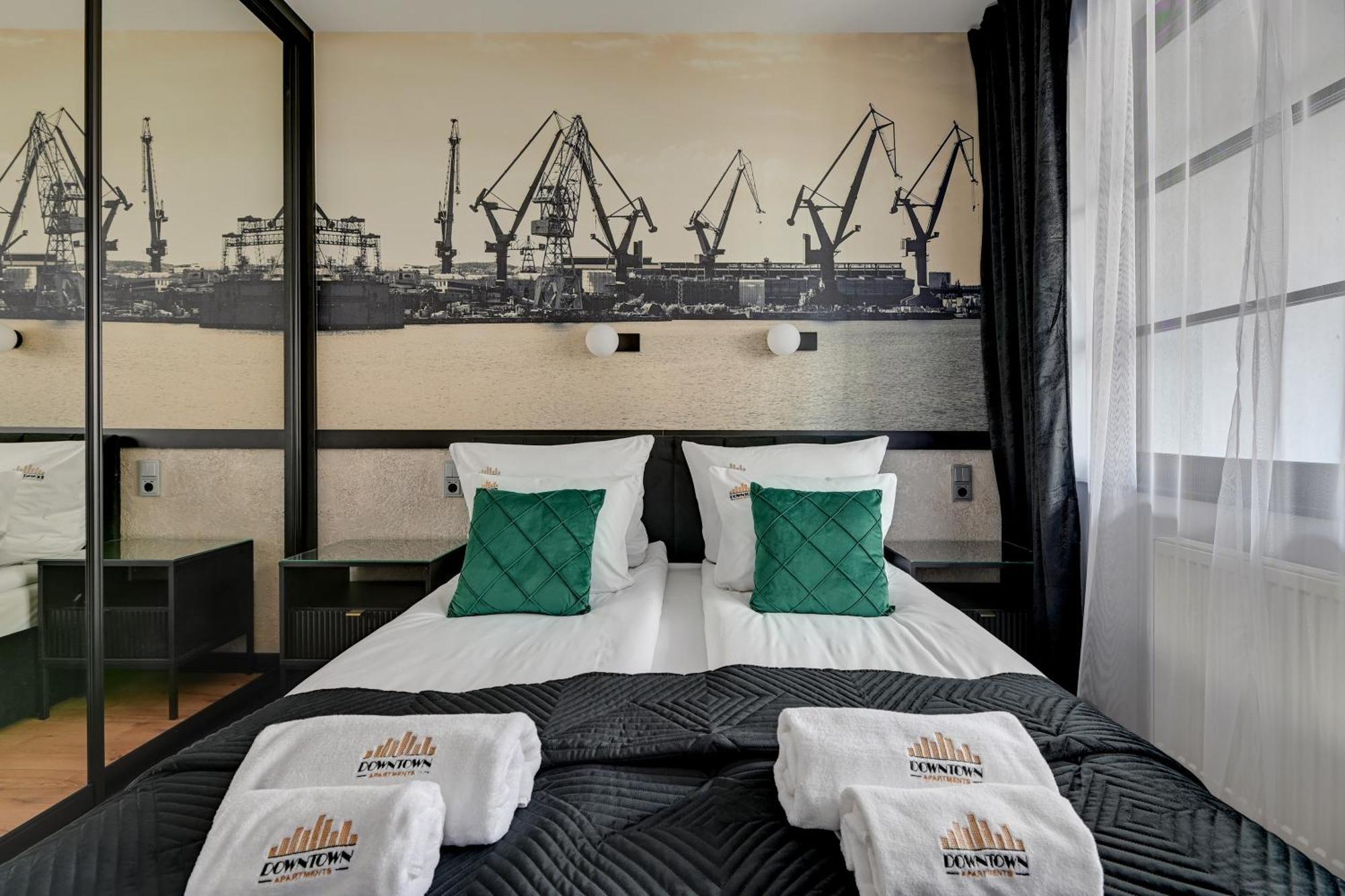 Doki Living - Foodhall & Parking By Downtown Apartments Danzica Esterno foto