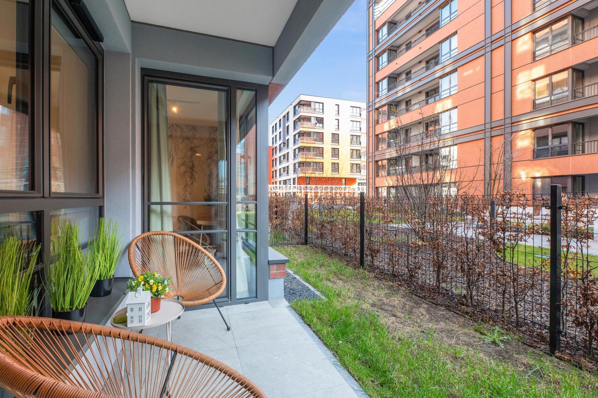 Doki Living - Foodhall & Parking By Downtown Apartments Danzica Esterno foto